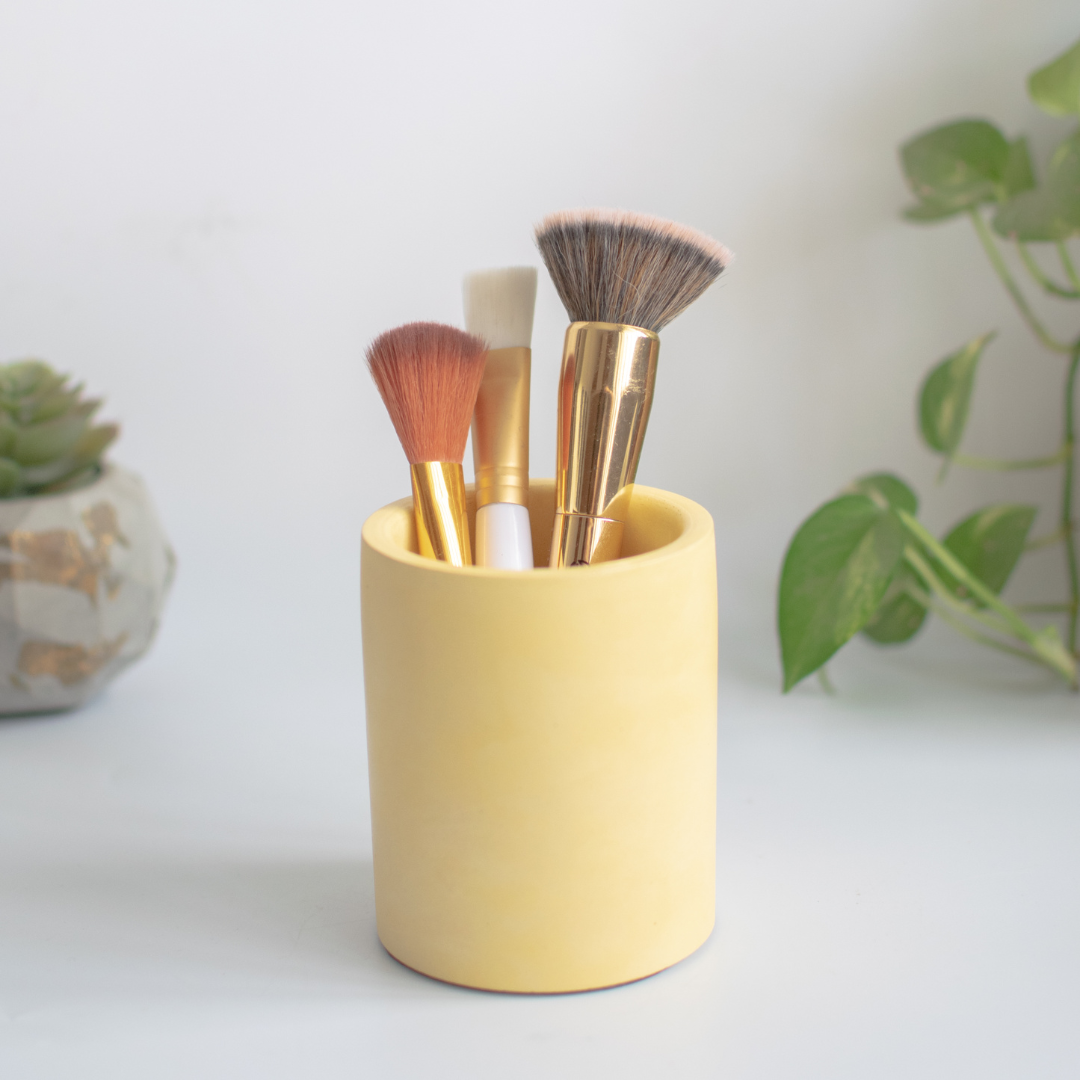 Cylindrical toothbrush holder (Yellow)