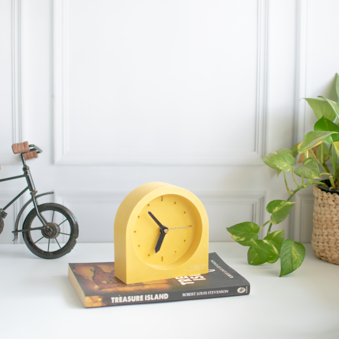 Concrete desk clock (Yellow)