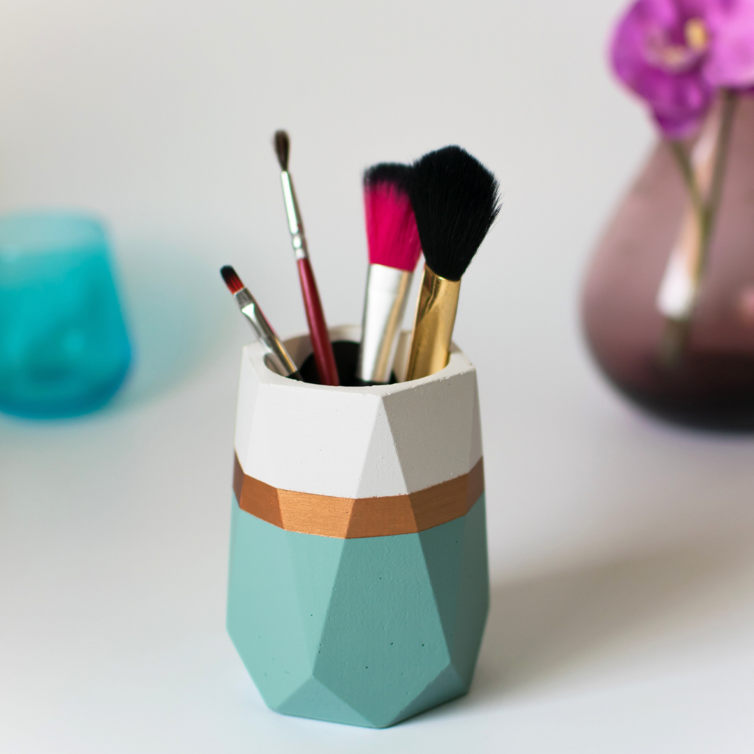 Dwell dapper - Pen holder (White & Teal with bronze strap)