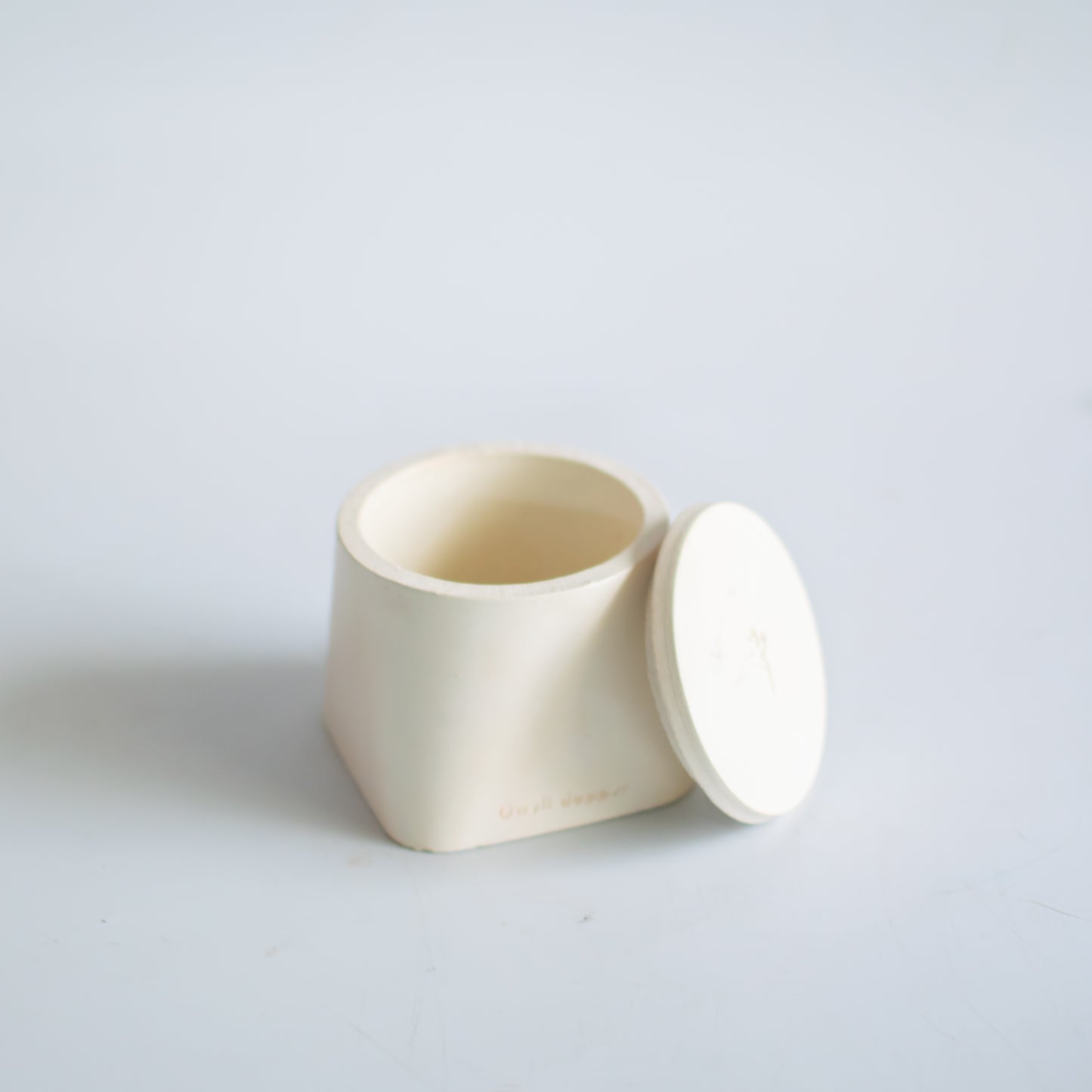 Soy wax candle in concrete jar (Beige)
