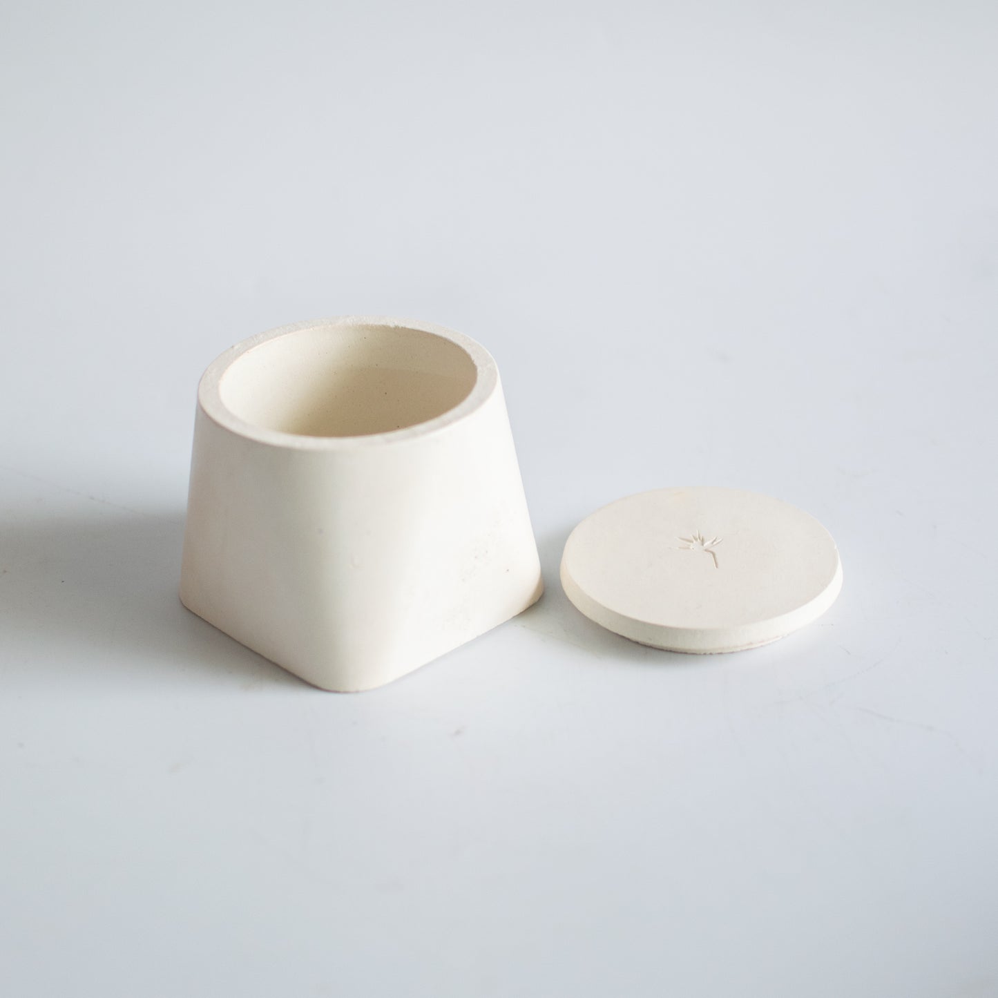 Soy wax candle in concrete jar (Beige)