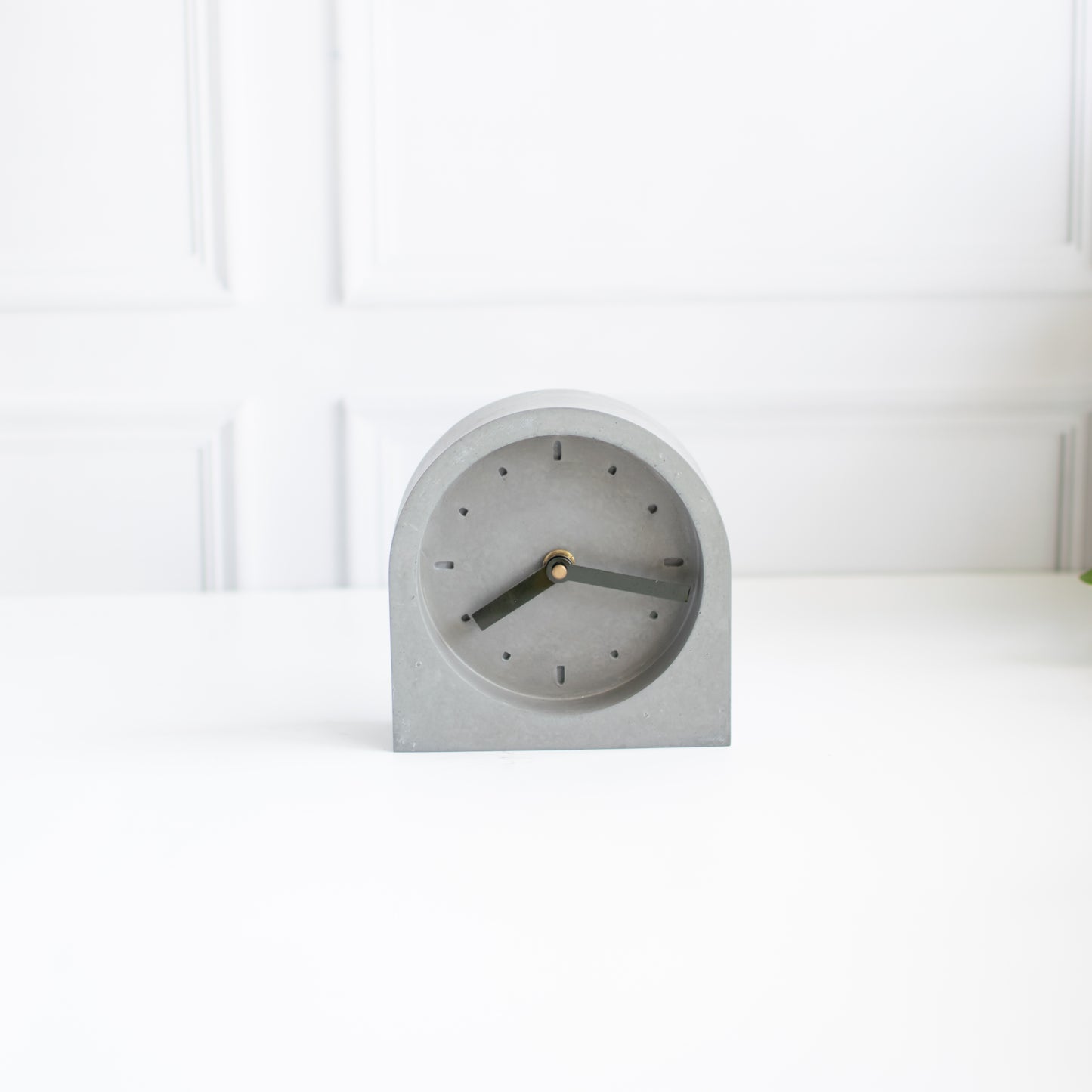 Concrete desk clock (Grey)