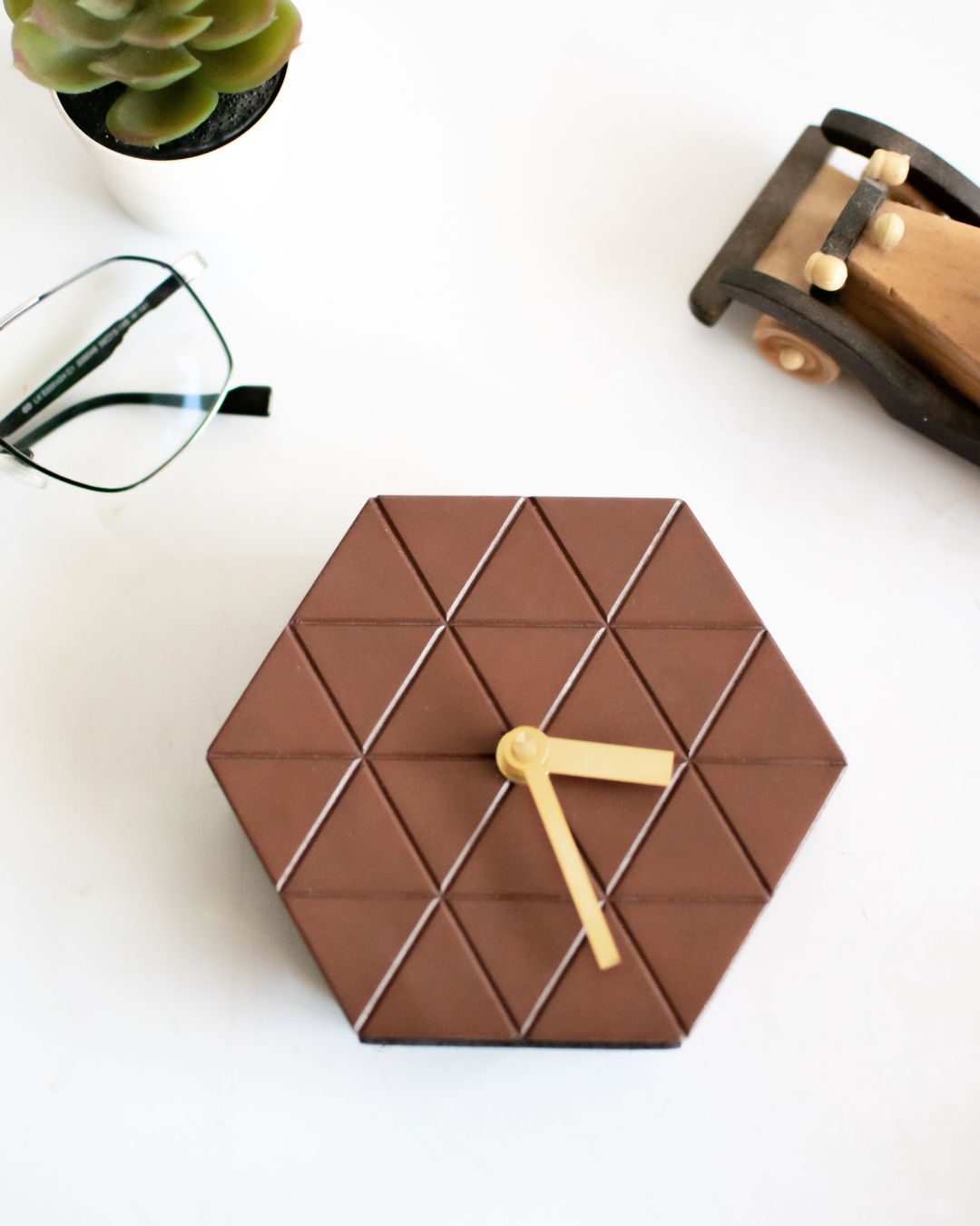 Concrete Hexagonal Desk clock (Brown)